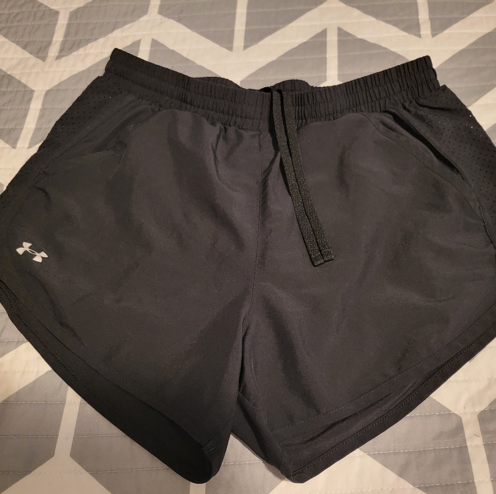 Ladies Under Armour Shorts - Black - sz Small